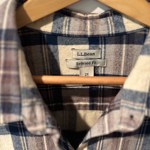 L.L. Bean Relaxed Fit Plaid Shirt - Blue and Cream Size 2X - Picture 3 of 4